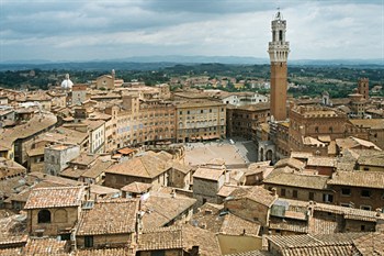 View of piazza del campo siena.jpg